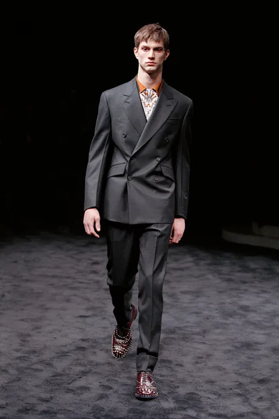 Look 32